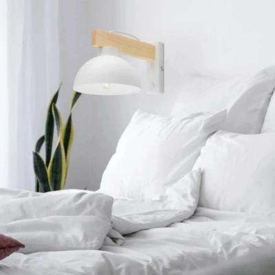 Kinkiety skandynawskie z naturalnych materiałów — drewno, tkaniny, matowy metal do wnętrz w stylu nordyckim — Tomix.pl