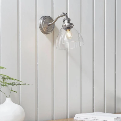 Kinkiety srebrne do salonu, sypialni i łazienki — eleganckie oświetlenie wnętrz Tomix.pl