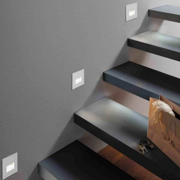 Nowoczesne lampy podszafkowe LED zamontowane w kuchni nad blatem roboczym, zapewniające jasne oświetlenie i podkreślające elegancki wystrój wnętrza — oferta dostępna w sklepie Tomix.pl
