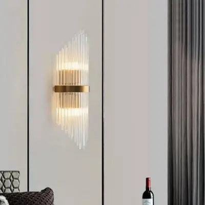 Eleganckie kinkiety kryształowe w stylowym salonie Tomix.pl – luksusowe oświetlenie ścienne podkreślające charakter wnętrza