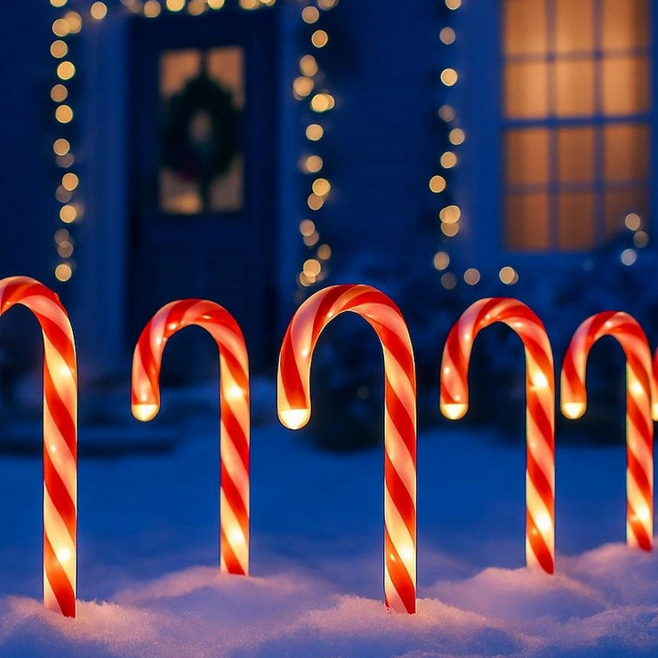 Oświetlenie świąteczne: bezpieczne zasilanie i plan rozmieszczenia na tarasie i w ogrodzie