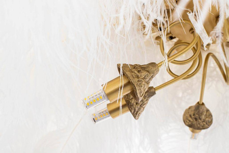 Lampa wisząca TIFFANY 135 biała mosiądz / naturalne pióra (JD0019.WHITE) - King Home