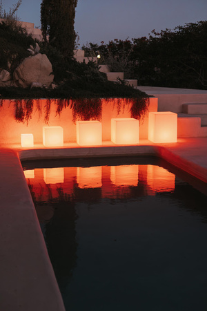 CUBY 53 SOLAR STOLIK Z PODŚWIETLENIEM BIAŁY (3195) - New Garden