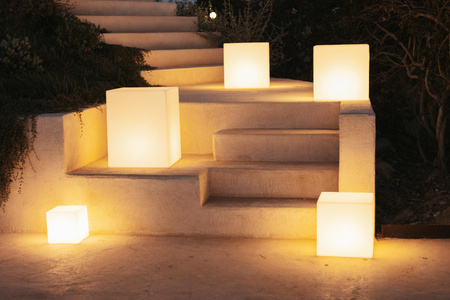 CUBY 53 SOLAR STOLIK Z PODŚWIETLENIEM BIAŁY (3195) - New Garden