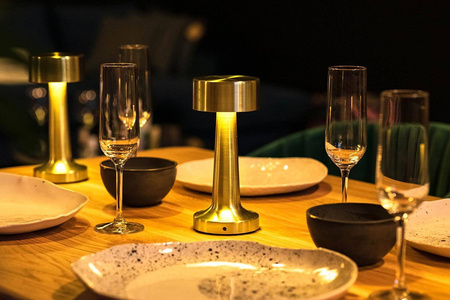 Lampa biurkowa LEE złota - wbudowana bateria, LED (LEE.GOLD) - King Home