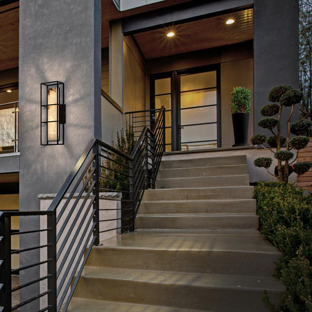 Duży kinkiet Blakley z alabastrowym kloszem Matowa czerń (QN-BLAKLEY-L-BK) - Quintiesse