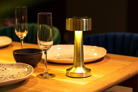 Lampa biurkowa LEE złota - wbudowana bateria, LED (LEE.GOLD) - King Home