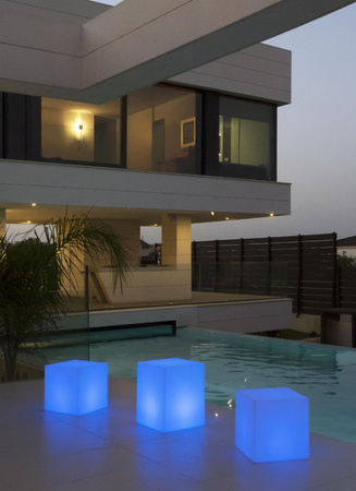 CUBY 53 SOLAR STOLIK Z PODŚWIETLENIEM BIAŁY (3195) - New Garden